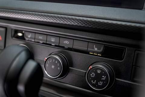 Volkswagen Transporter 2.0 T32 Diesel 204PS DSG 4MOTION Kombi SWB - N5871