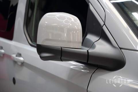 Ford Transit Custom 2.5 320 232ps PHEV Auto Double Cab L2 - N5400