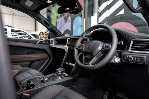 Volkswagen Amarok 2024 PANAMERICANA 10sp 3.0TDI 240PS Automatic 4MOTION Midnight Black - N5940