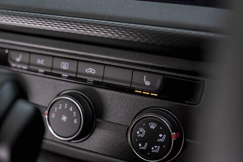 Volkswagen Transporter 2.0 T32 Diesel 204PS DSG 4MOTION Kombi SWB - N5943