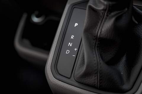 Volkswagen Transporter 2.0 T32 Diesel 204PS DSG 4MOTION Kombi SWB - N5943