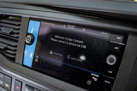 Volkswagen Transporter 2.0 T32 Diesel 204PS DSG 4MOTION Kombi SWB - N2960