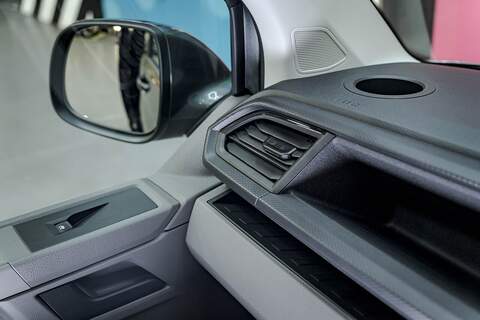 Volkswagen Transporter 2.0 T32 Diesel 204PS DSG 4MOTION Kombi SWB - N2960