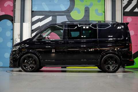 Volkswagen Transporter T6.1 T32 SWB 2.0BiTDI 204PS DSG 4MOTION Kombi LV-R  Pack Deep Black Pearl - N5986