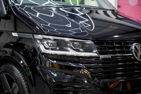 Volkswagen Transporter T6.1 T32 SWB 2.0BiTDI 204PS DSG 4MOTION Kombi LV-R  Pack Deep Black Pearl - N5986