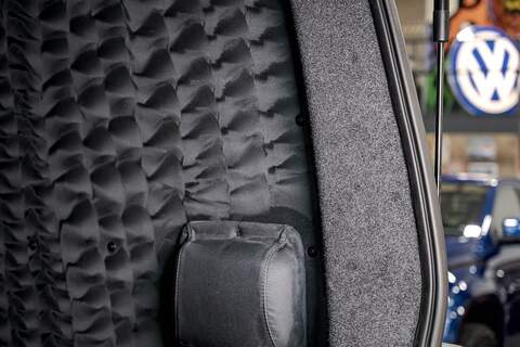 Volkswagen Transporter T6.1 T32 SWB 2.0BiTDI 204PS DSG 4MOTION Kombi LV-R  Pack Deep Black Pearl - N5986