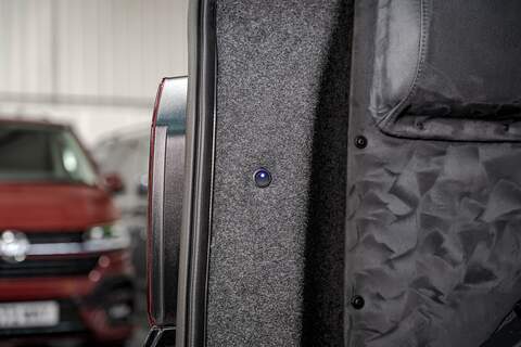 Volkswagen Transporter T6.1 T32 SWB 2.0BiTDI 204PS DSG 4MOTION Kombi LV-R  Pack Deep Black Pearl - N5986