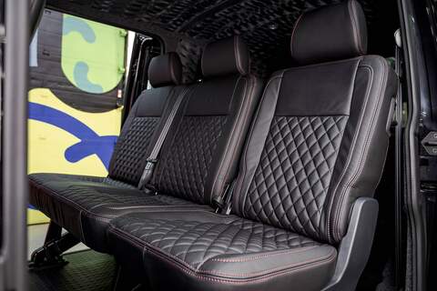 Volkswagen Transporter T6.1 T32 SWB 2.0BiTDI 204PS DSG 4MOTION Kombi LV-R  Pack Deep Black Pearl - N5986