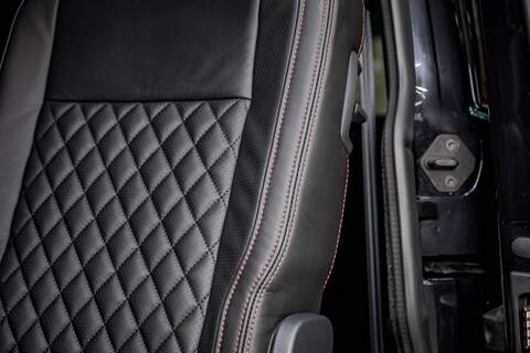 Volkswagen Transporter T6.1 T32 SWB 2.0BiTDI 204PS DSG 4MOTION Kombi LV-R  Pack Deep Black Pearl - N5986