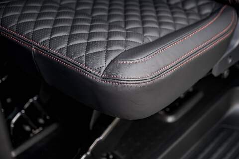 Volkswagen Transporter T6.1 T32 SWB 2.0BiTDI 204PS DSG 4MOTION Kombi LV-R  Pack Deep Black Pearl - N5986