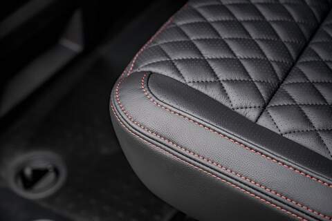 Volkswagen Transporter T6.1 T32 SWB 2.0BiTDI 204PS DSG 4MOTION Kombi LV-R  Pack Deep Black Pearl - N5986