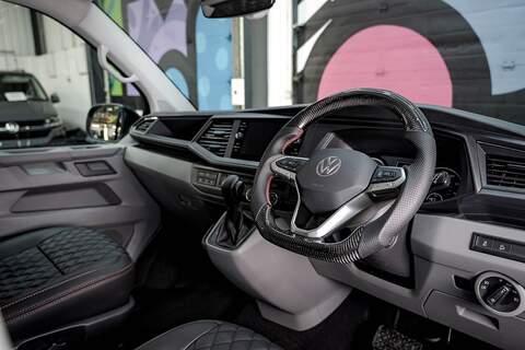 Volkswagen Transporter T6.1 T32 SWB 2.0BiTDI 204PS DSG 4MOTION Kombi LV-R  Pack Deep Black Pearl - N5986