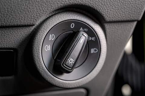 Volkswagen Transporter T6.1 T32 SWB 2.0BiTDI 204PS DSG 4MOTION Kombi LV-R  Pack Deep Black Pearl - N5986