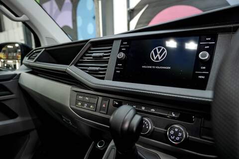 Volkswagen Transporter T6.1 T32 SWB 2.0BiTDI 204PS DSG 4MOTION Kombi LV-R  Pack Deep Black Pearl - N5986