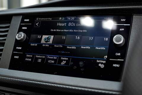 Volkswagen Transporter T6.1 T32 SWB 2.0BiTDI 204PS DSG 4MOTION Kombi LV-R  Pack Deep Black Pearl - N5986