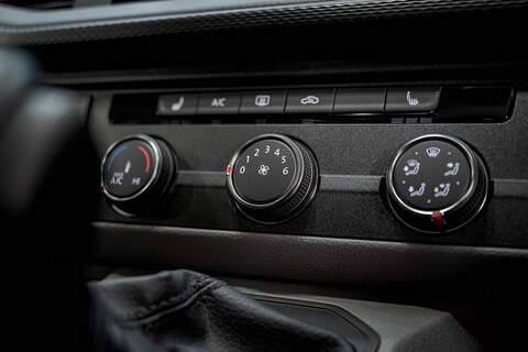 Volkswagen Transporter T6.1 T32 SWB 2.0BiTDI 204PS DSG 4MOTION Kombi LV-R  Pack Deep Black Pearl - N5986