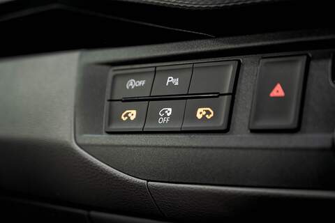 Volkswagen Transporter T6.1 T32 SWB 2.0BiTDI 204PS DSG 4MOTION Kombi LV-R  Pack Deep Black Pearl - N5986