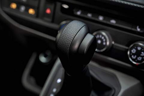 Volkswagen Transporter T6.1 T32 SWB 2.0BiTDI 204PS DSG 4MOTION Kombi LV-R  Pack Deep Black Pearl - N5986