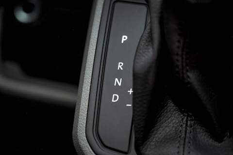 Volkswagen Transporter T6.1 T32 SWB 2.0BiTDI 204PS DSG 4MOTION Kombi LV-R  Pack Deep Black Pearl - N5986