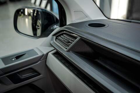 Volkswagen Transporter T6.1 T32 SWB 2.0BiTDI 204PS DSG 4MOTION Kombi LV-R  Pack Deep Black Pearl - N5986