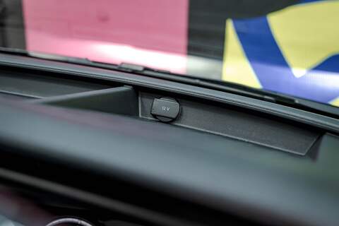 Volkswagen Transporter T6.1 T32 SWB 2.0BiTDI 204PS DSG 4MOTION Kombi LV-R  Pack Deep Black Pearl - N5986