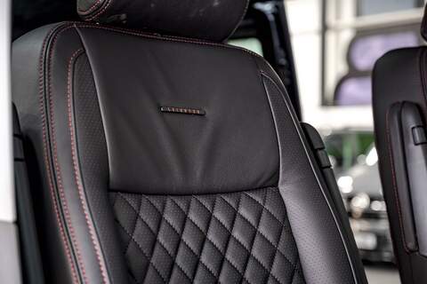 Volkswagen Transporter T6.1 T32 SWB 2.0BiTDI 204PS DSG 4MOTION Kombi LV-R  Pack Deep Black Pearl - N5986