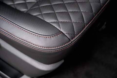 Volkswagen Transporter T6.1 T32 SWB 2.0BiTDI 204PS DSG 4MOTION Kombi LV-R  Pack Deep Black Pearl - N5986