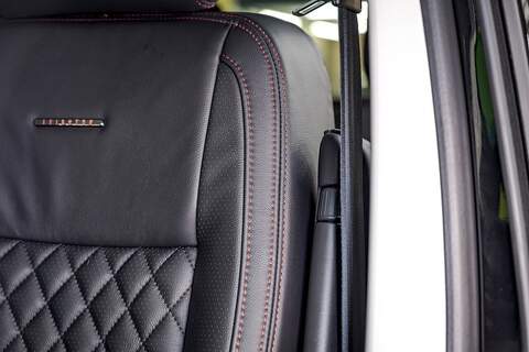 Volkswagen Transporter T6.1 T32 SWB 2.0BiTDI 204PS DSG 4MOTION Kombi LV-R  Pack Deep Black Pearl - N5986