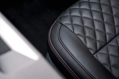 Volkswagen Transporter T6.1 T32 SWB 2.0BiTDI 204PS DSG 4MOTION Kombi LV-R  Pack Deep Black Pearl - N5986