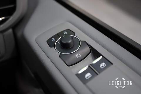 Volkswagen Transporter 2.0 T32 170ps Auto Diesel Kombi SWB - N5989