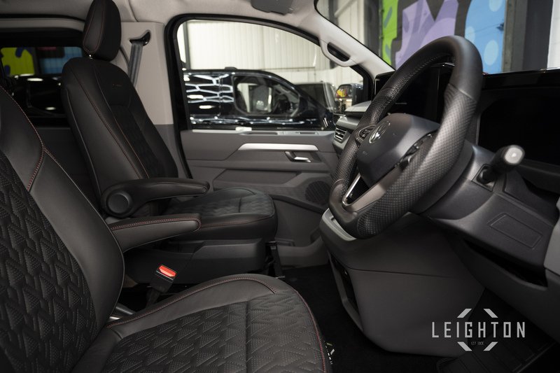 Volkswagen Transporter 2.0 T32 170ps Auto Diesel Kombi SWB - N6007