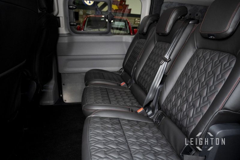 Volkswagen Transporter 2.0 T32 170ps Auto Diesel Kombi SWB - N6007