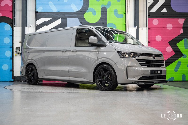 Volkswagen Transporter T7 T32 LWB 2.0 TDI 150PS AUTO 4MOTION Panel Van LV-R Pack Stone Grey