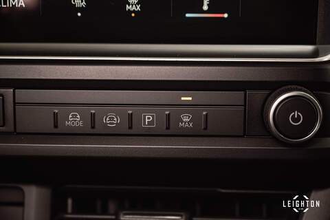 Volkswagen Transporter 2.0 T32 Diesel 150ps Manual Kombi SWB - N5104