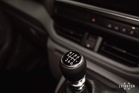 Volkswagen Transporter 2.0 T32 Diesel 150ps Manual Kombi SWB - N5104