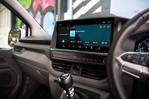 Volkswagen Transporter 2.0 T28 Diesel 110PS Manual Kombi SWB - N5109