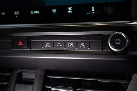 Volkswagen Transporter 2.0 T28 Diesel 110PS Manual Kombi Van SWB - N5106