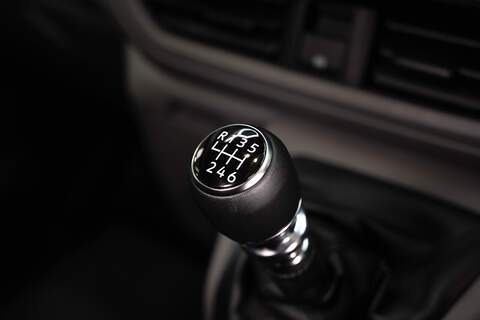 Volkswagen Transporter 2.0 T28 Diesel 110PS Manual Kombi Van SWB - N5106