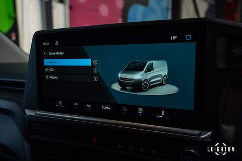 Volkswagen Transporter 2.0 T28 Diesel 110PS Manual Kombi Van SWB - N5103