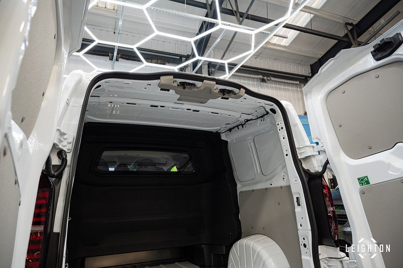 Volkswagen Transporter 2.0 - Large 24