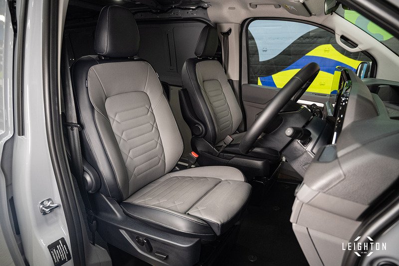 Volkswagen Transporter 2.0 - Large 28
