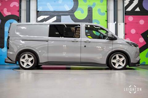 Ford Transit Custom 2.5 320 Duratec PHEV 232ps Limited Auto Double Cab - N6096