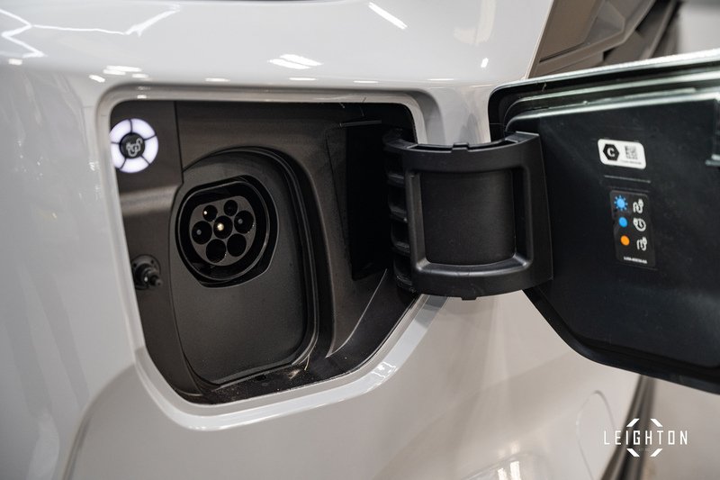 Ford Transit Custom 2.5 320 Duratec PHEV 232ps Limited Auto Double Cab - N6096