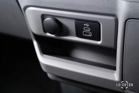 Ford Transit Custom E-Transit Double Cab 320 136PS L2 H1 Limited - N6104