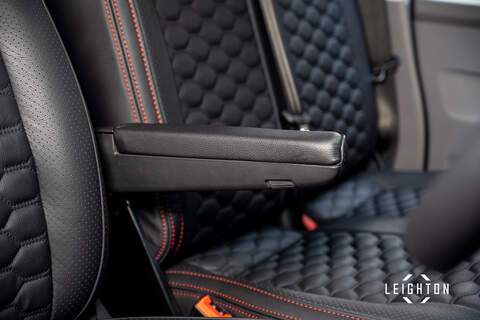 Volkswagen Transporter 2.0 T32 Diesel 150PS DSG Kombi Van SWB - U3382