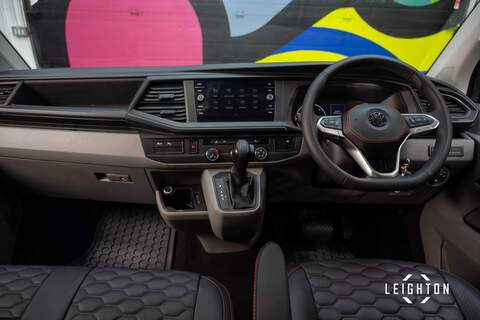 Volkswagen Transporter 2.0 T32 Diesel 150PS DSG Kombi Van SWB - U3382