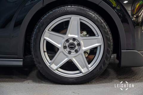 Ford Transit Custom 2.5 320 PHEV 232ps AUTO PANEL VAN L1 H1 - U5509