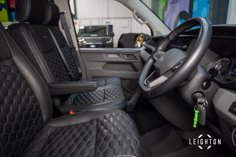 Volkswagen Transporter 2.0 T30 Diesel 204ps DSG Kombi SWB - U5456