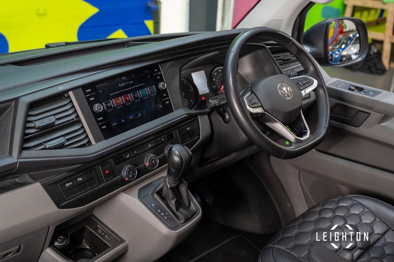 Volkswagen Transporter 2.0 T30 Diesel 204ps DSG Kombi SWB - U5456