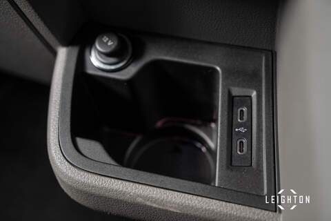 Volkswagen Transporter 2.0 T30 Diesel 204ps DSG Kombi SWB - U5456